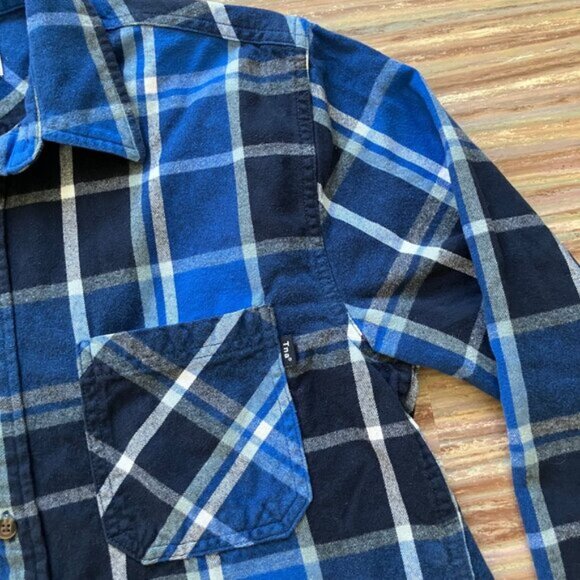 Aritzia TNA Cropped Flannel Button Up Shirt Long Sleeve Blue Plaid - Picture 3 of 7